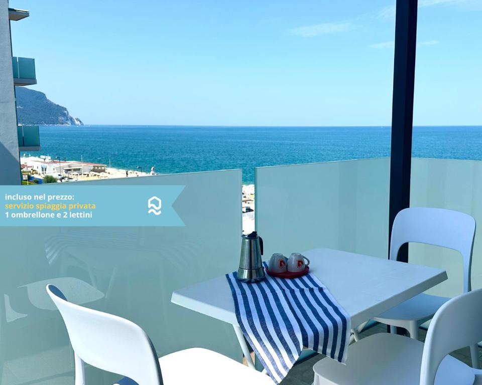 M413 - Marcelli, quadrilocale fronte mare con vista e spiaggia privata - 1