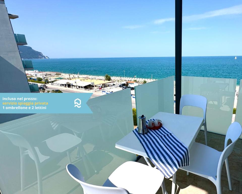 M413 - Marcelli, quadrilocale fronte mare con vista e spiaggia privata - 2