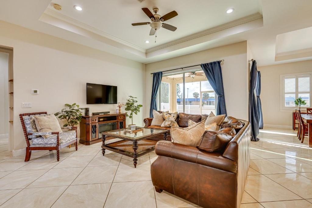 Pet-Friendly Home with Fenced Yard in Fort Myers!, Fort Myers