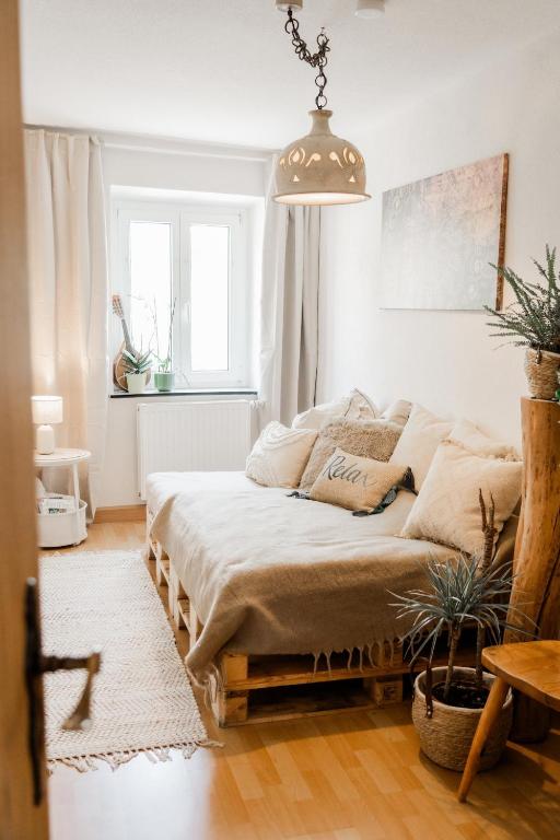 Stadthaus im Altstadtkern mit Blick auf Dingolfinger Münster, Dingolfing