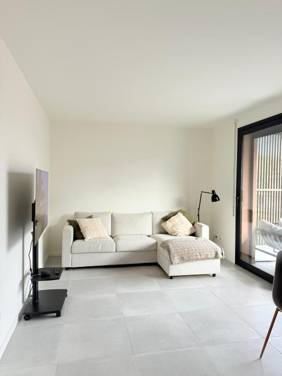 New and bright apartment, 2min from the beach - 2