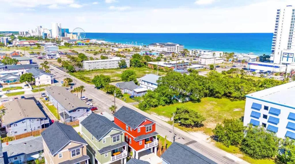 Coastal Beach House Blocks from Ocean, Myrtle Beach