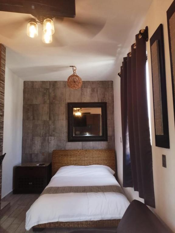 Lovely studio centric private balcon fast internet - 4