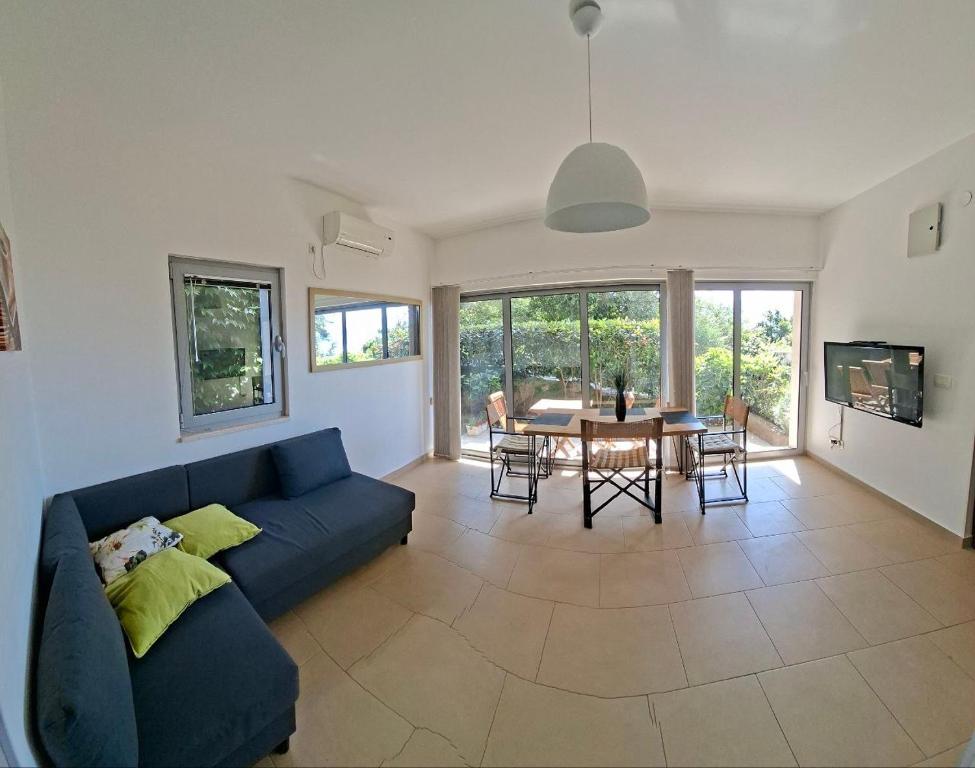 Acacia Hill olive tree apartment - 5