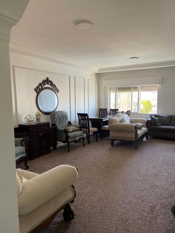 شقة مفروشة للإيجار الجبيهة, Ammán