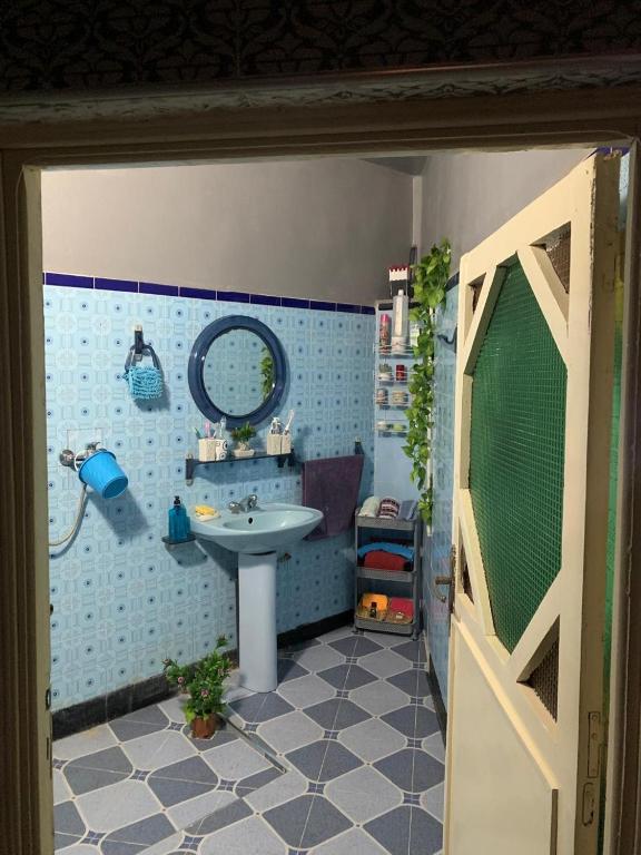 Luxury, Sidi Yahia az Zaʼer