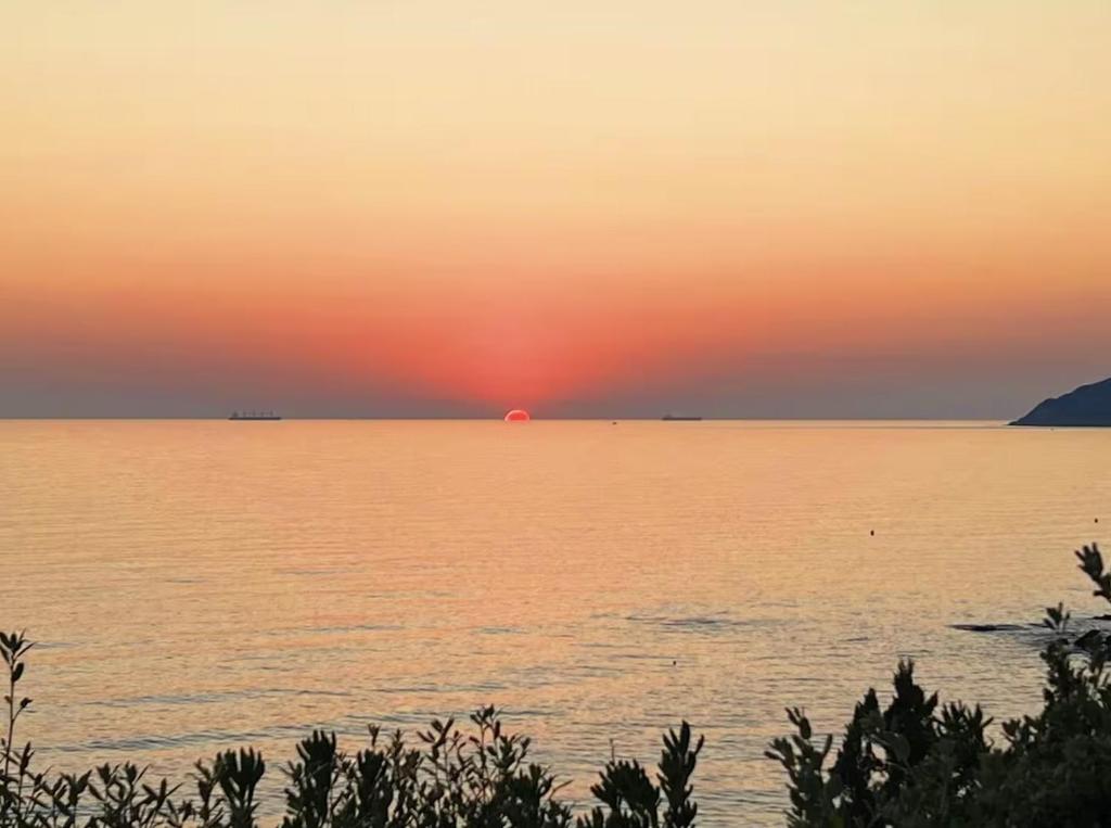 2 Tuscan seafront apartments with private access to sea, Castiglioncello