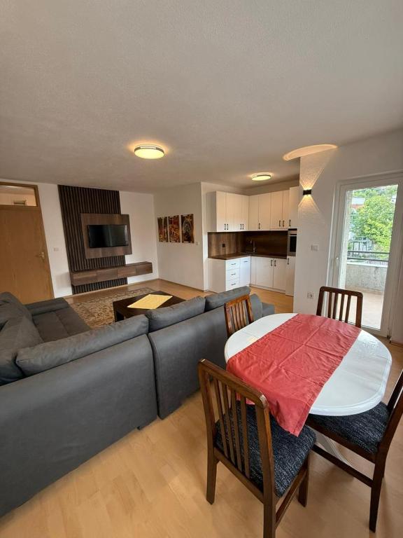 Little Nest 2, Priština