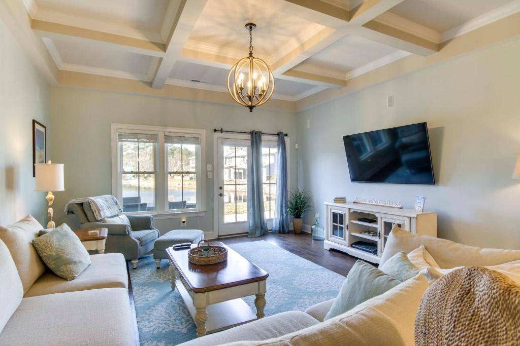 Shuttle to Beach Ocean View Home with Patio, Ocean View