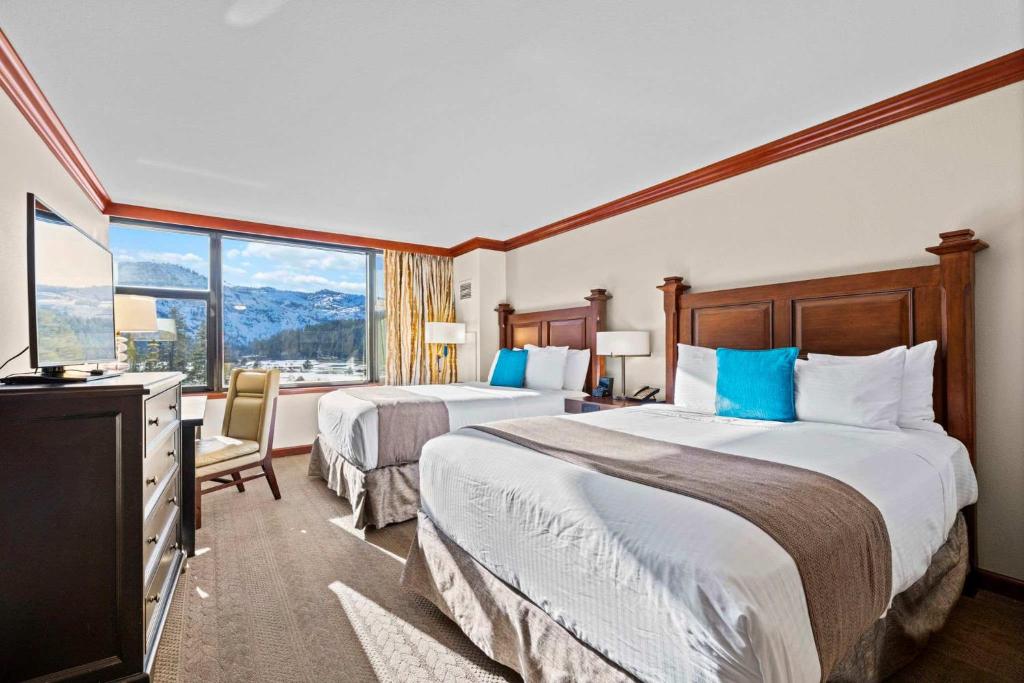 Everline Resort & Spa Palisades- Valley View, Olympic Valley