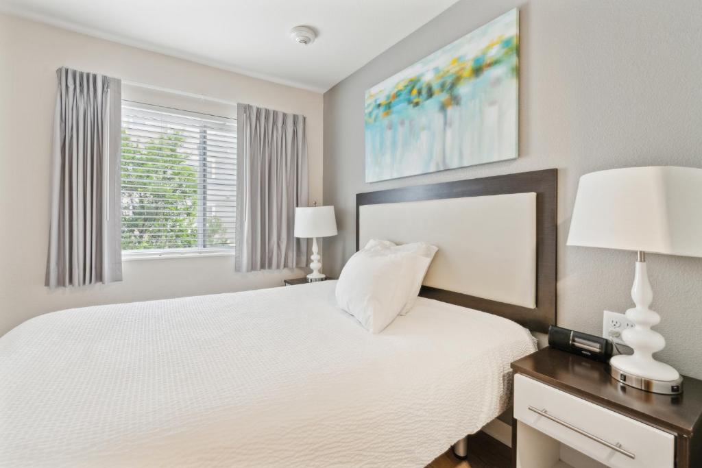 Simplicity At The Rim 1219 I Spacious 1 Bed 1 Bth, San Antonio