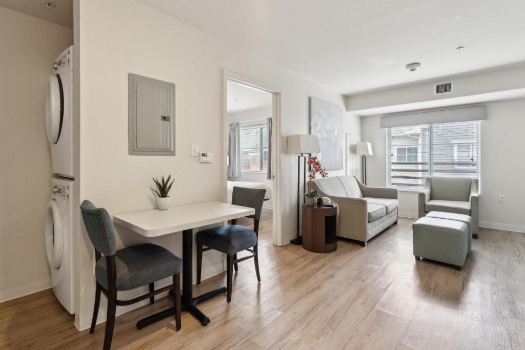 Simplicity At The Rim 1415 I Spacious 1 Bed 1 Bth, San Antonio