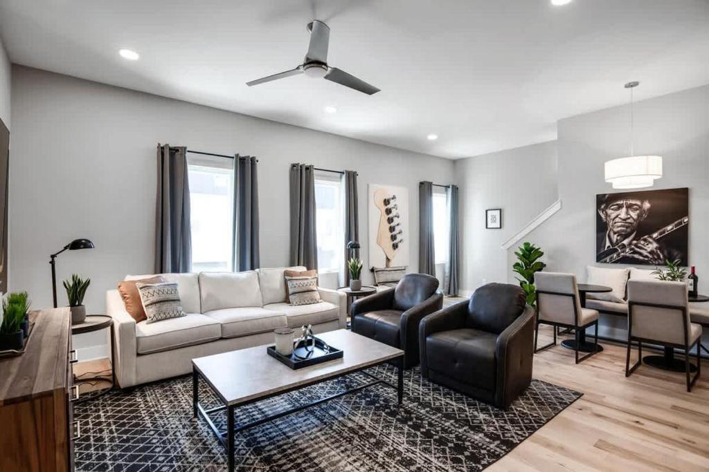 Side by Side Nash Homes - Relaxing Rooftop Patios, Nashville