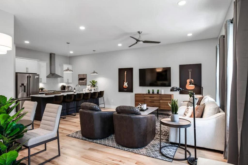 3 Side by Side Nash Homes - Close to Honky Tonks, Nashville