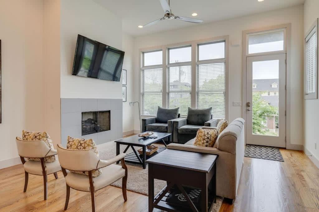 Walk to Vanderbilt and Broadway - Near Honky Tonks, Nashville