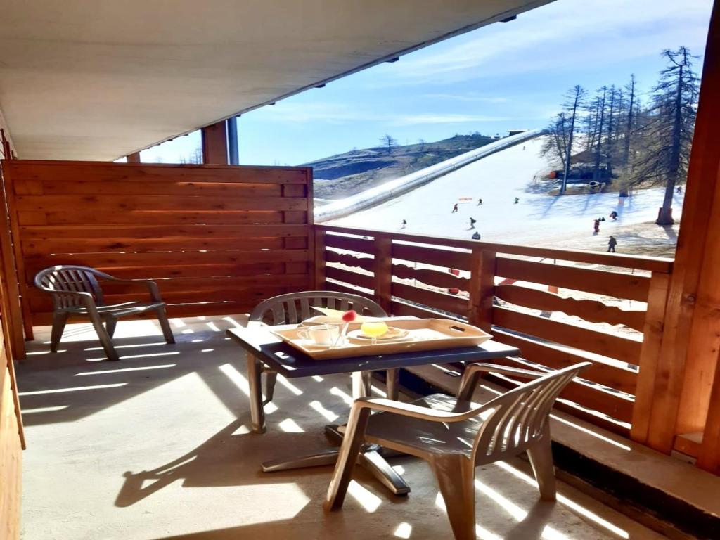 Apartment on the foot of slopes in Guillaumes - 4
