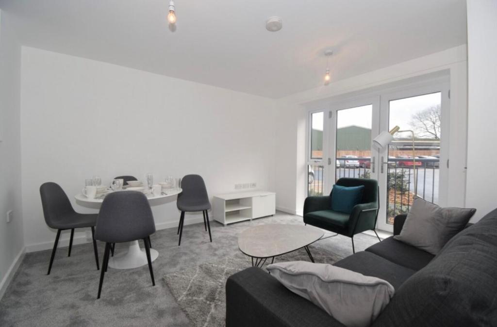 Sunshine Residence - Luxury 2 Bedroom Apartment, Leamington