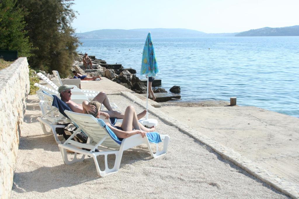 Hotel Viktorija — Beach in Seget Vranjica, Split-Dalmatia