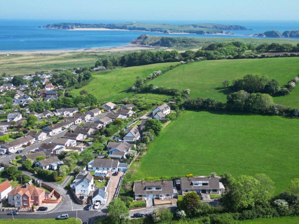 Larkfield - 3 Bedroom Holiday Home - Penally, Tenby