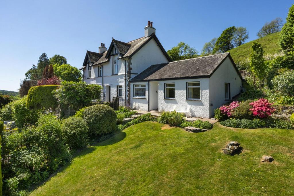 Stamp Howe - Great Views with garden and pub nearby, Troutbeck