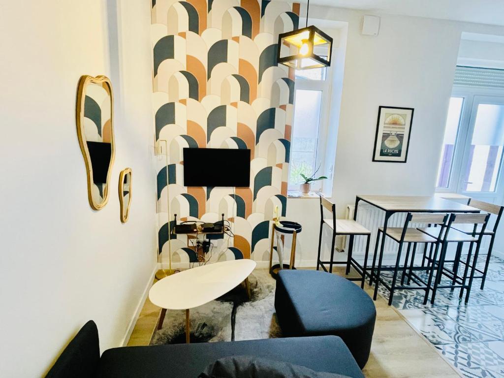 Charming flat ideal location, 2 bedroom 5 pers max - 2