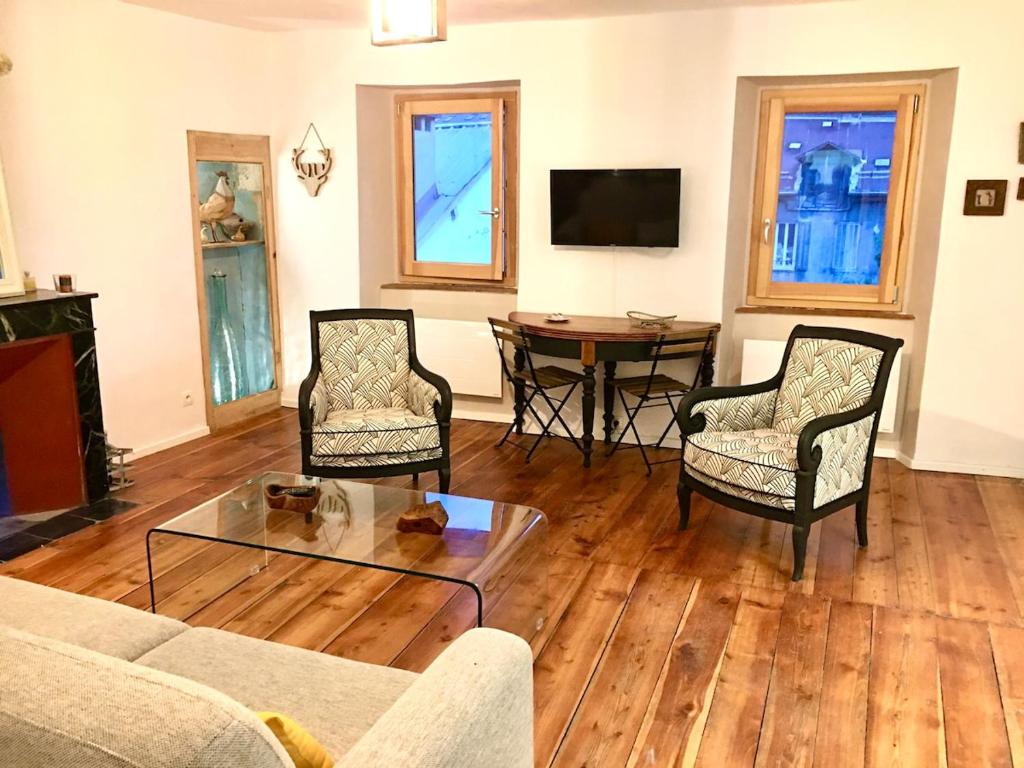 Les Remparts - Centre Ville - Charme & Vue Montagnes - 2