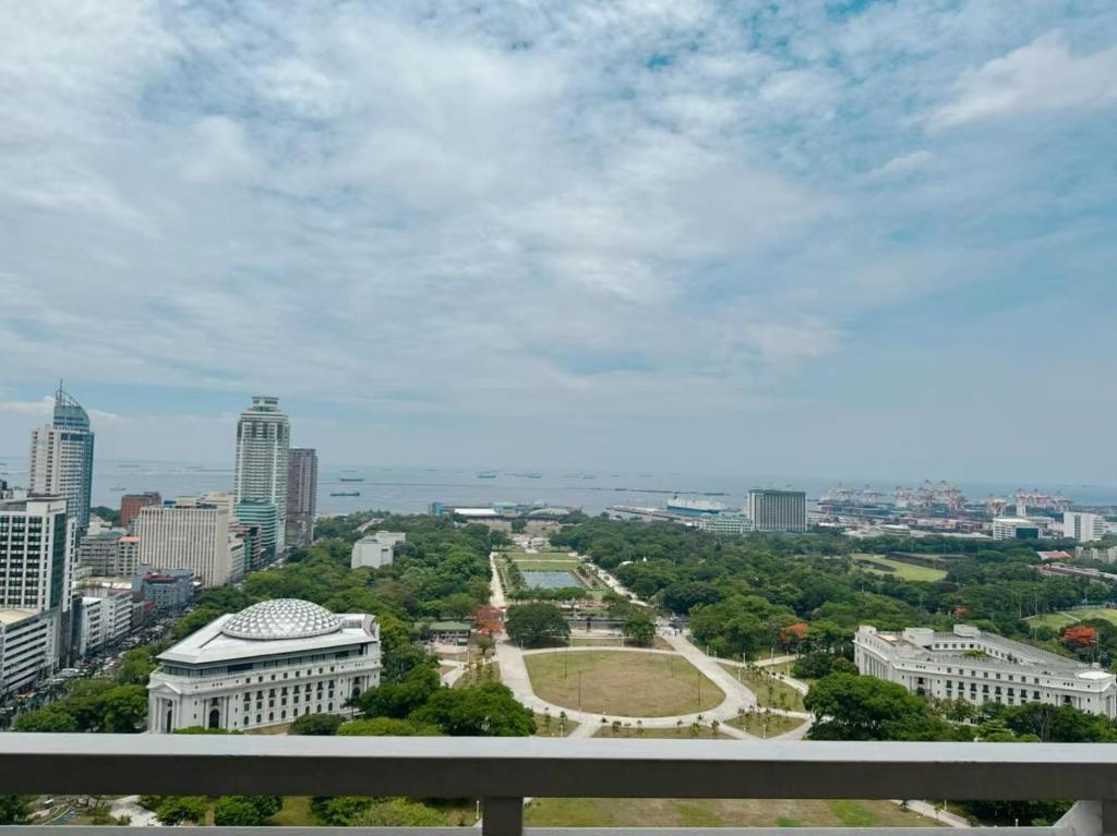 Family Rooms with View, Manila