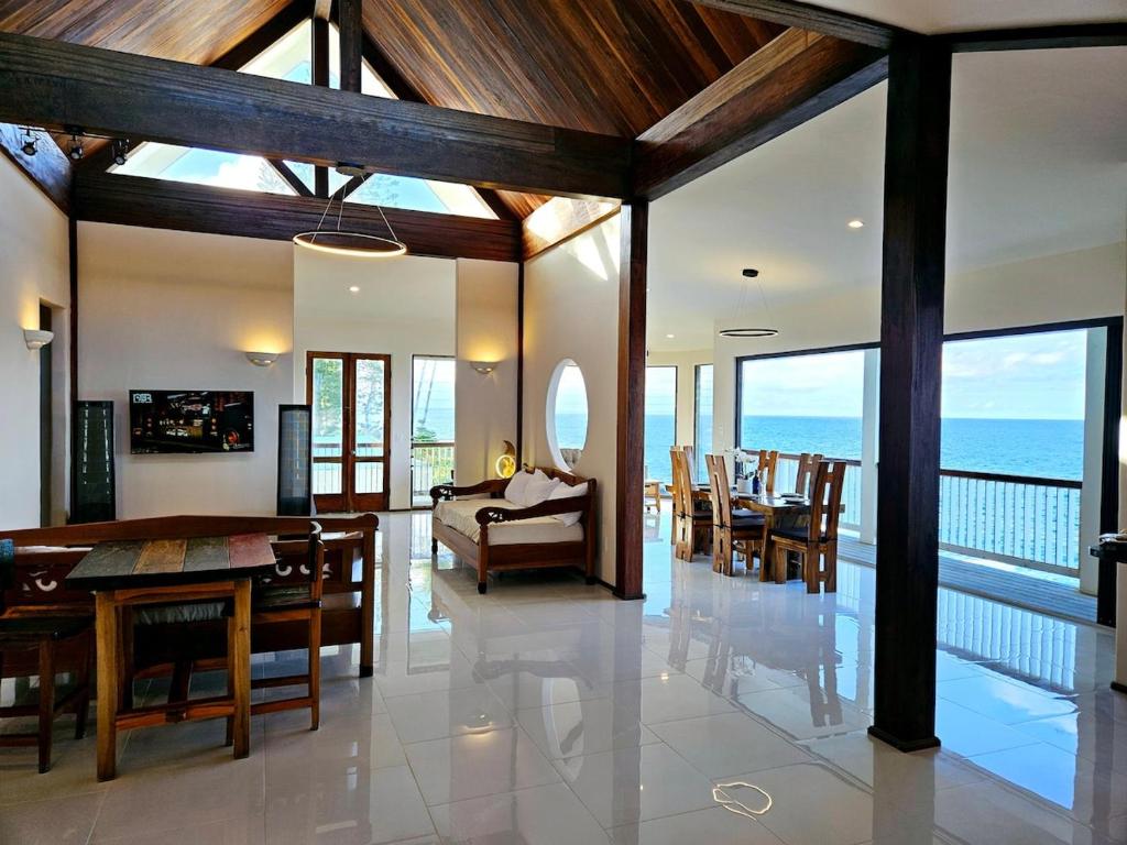Breathtaking Oceanfront Home on Lava Rock Beach, Pahoa