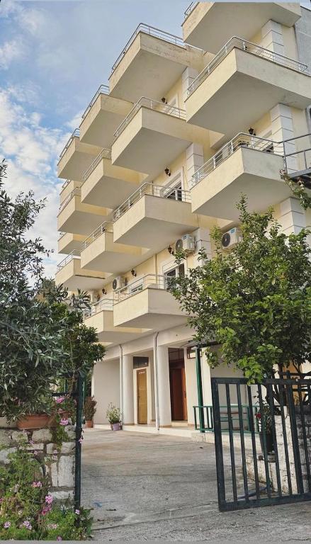 Nevi Rooms, Sarandë