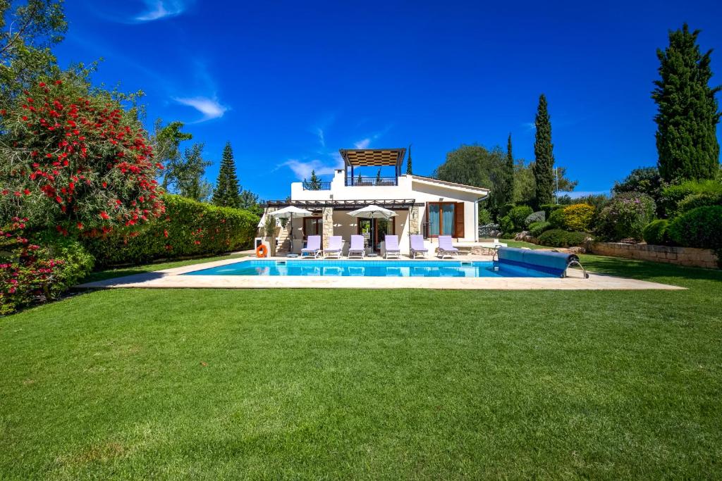 Villa Lara - 11, Spacious Villa with Large Garden and Private Pool on Aphrodite Hills, Kouklia