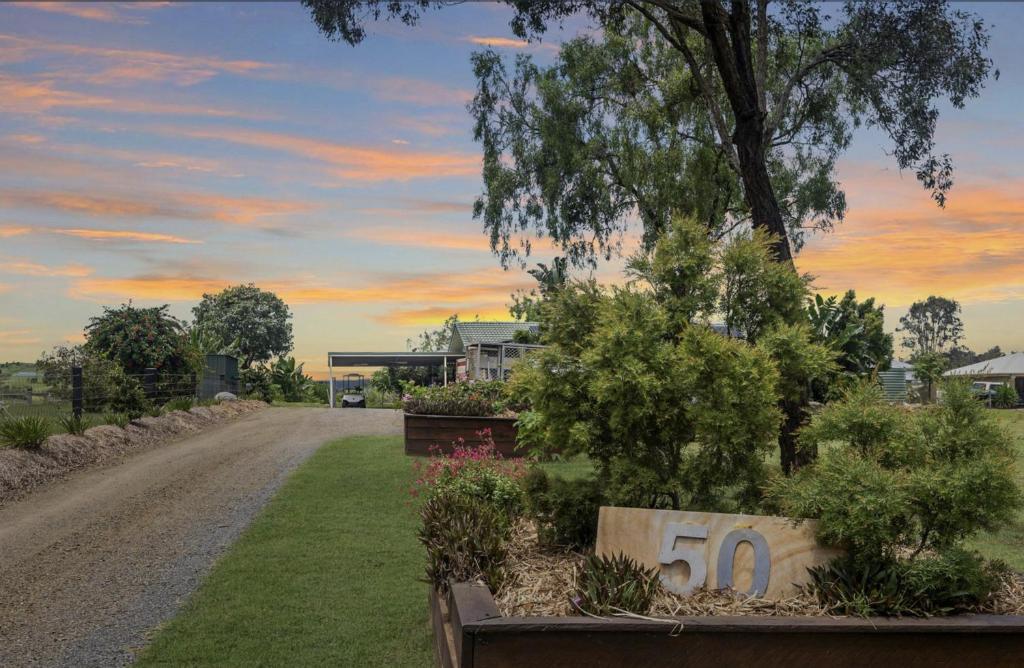 Plainland 3 bed rooms entire house, Plainland