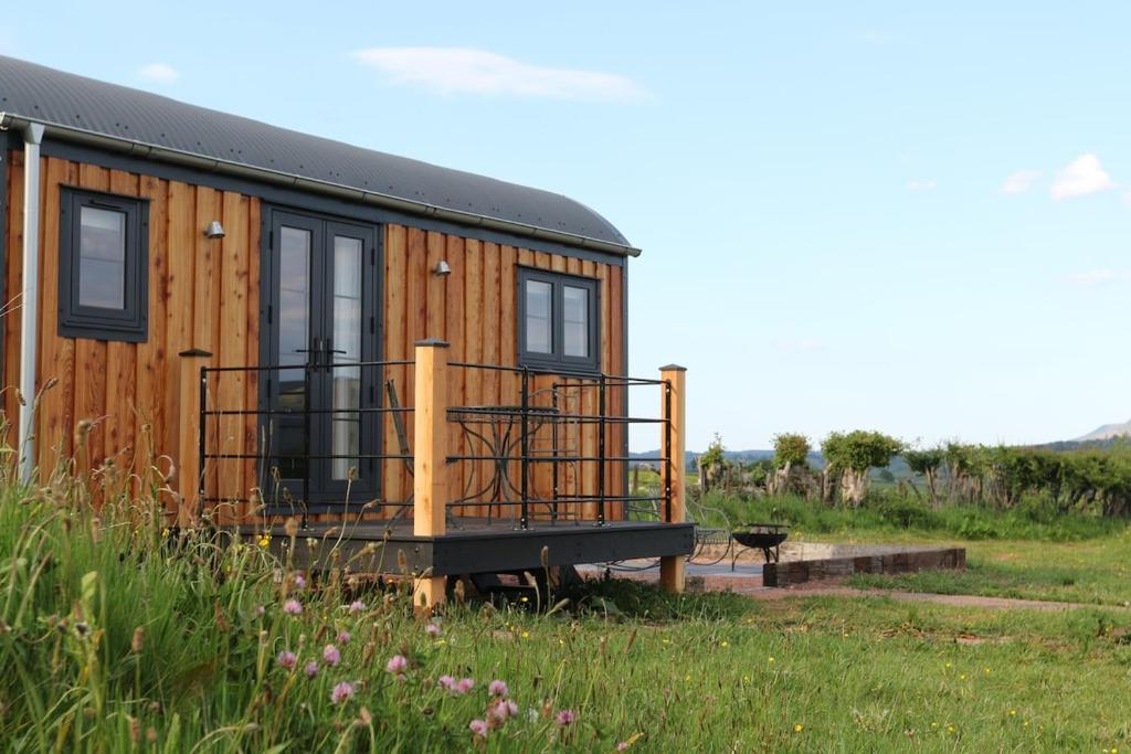Oak Moor Shepherd Hut - Brecon Beacons, LD3 7TD, Tal-y-llyn