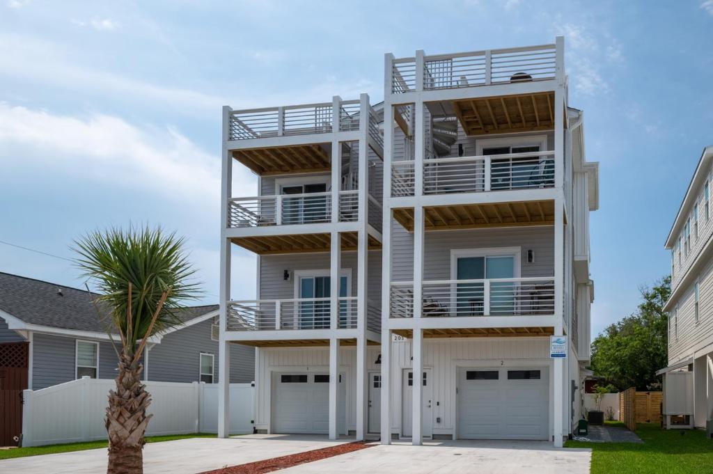 Sun Deck with Ocean Views at Lone Star Breeze, Carolina Beach