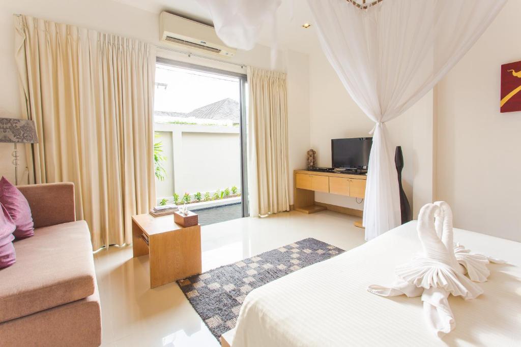 Phuket Honeymooner Pool Villa @Seastone room