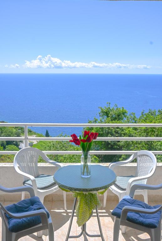 The rising sun-Stylish Sea View Apartment - 4