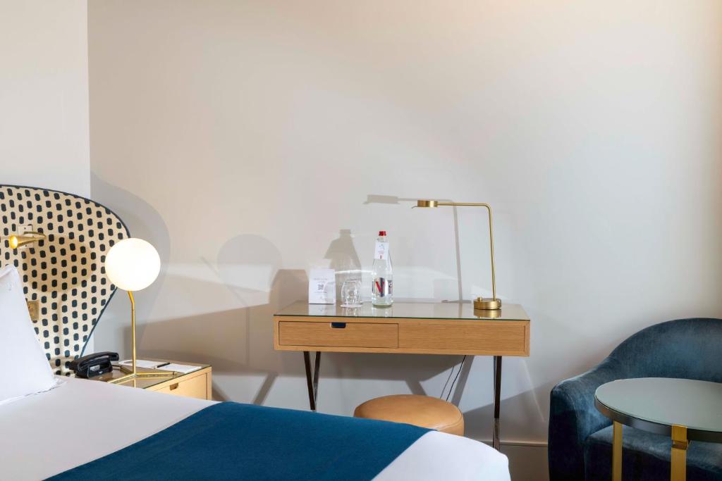 Paris Hotel Le Marianne Additional