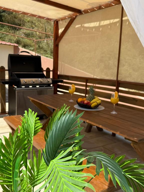 Divino Appartment, Alikanas