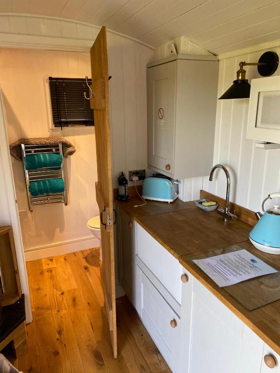 Under the Stars Shepherds Huts, Isle of Wight photo 5