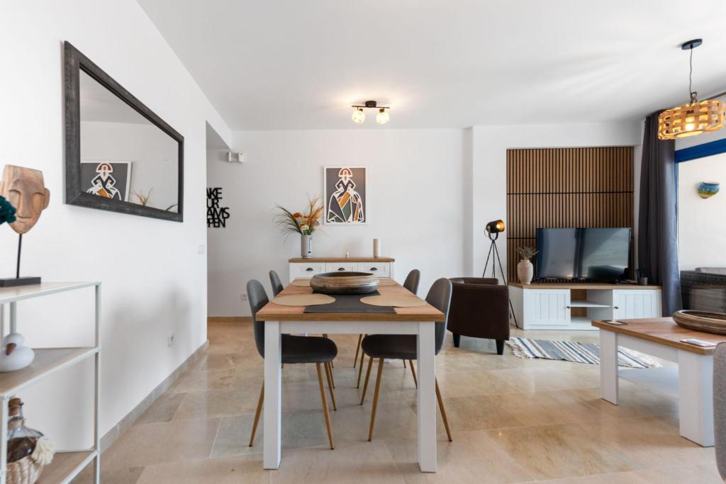 Duquesa Suites Seaview - 3