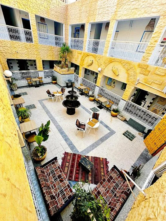 Hotel Paris，位于苏塞的酒店