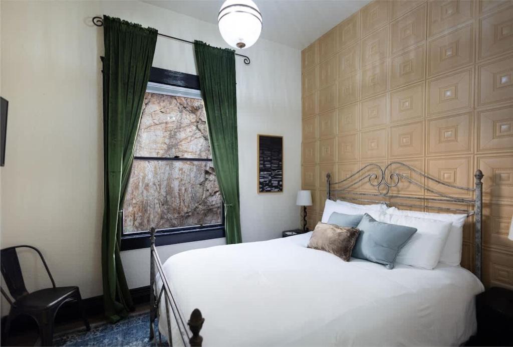 The Block Basic Room - Queen, Bisbee