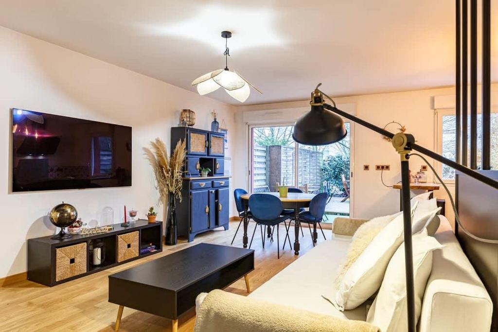 Le Saint Cyr - bel appartement, parking & terrasse - 2