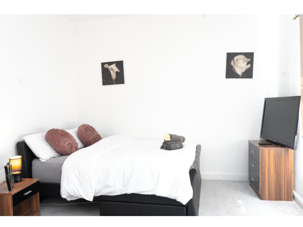 Spacious Pad - Close to Sports Village, Leigh Market, Mesnes Park - Parking - Wifi, Leigh