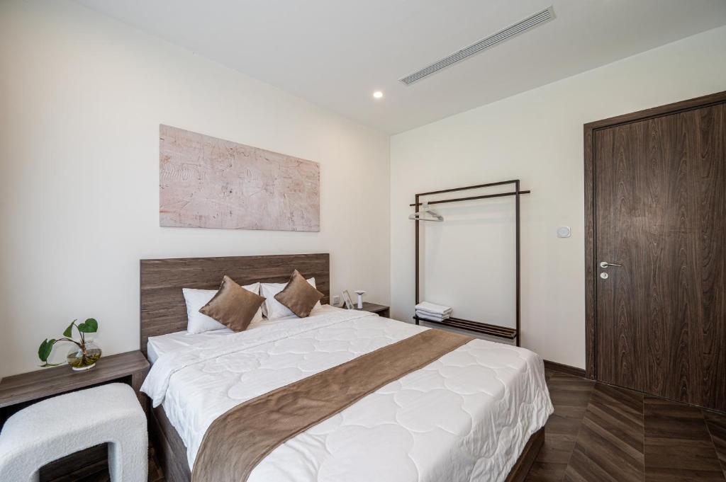 The Green Nest, Kon Rung (1)