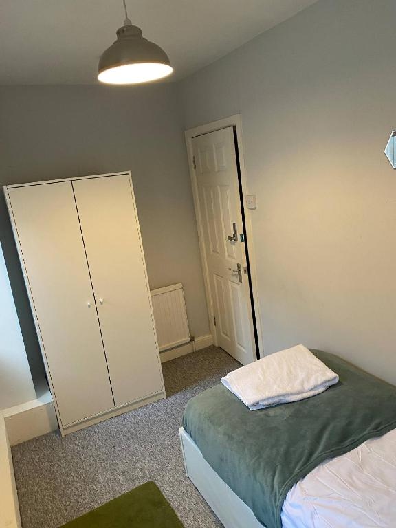 Cozy guest room., Kingsthorpe