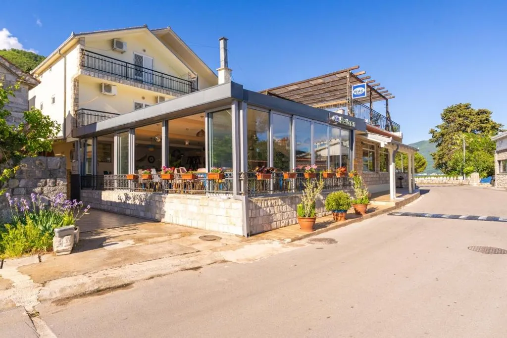 Hotel Max, hotel in Baošići
