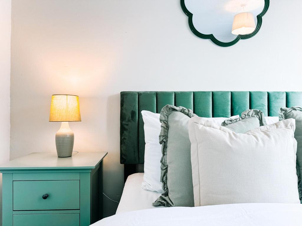 Castle View, by Solace Stays, Taffs Well