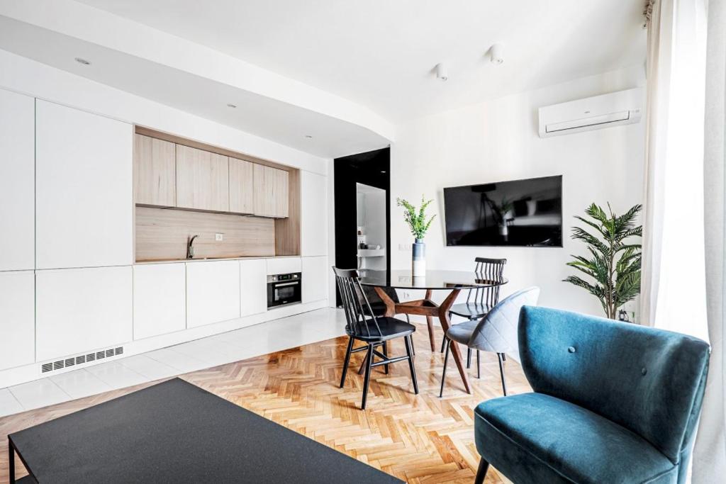 Modern Stylish - 1BD 1BTH - Opera - 2