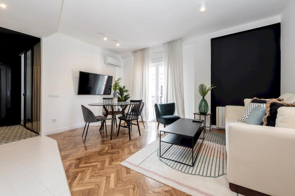 Modern Stylish - 1BD 1BTH - Opera - 4
