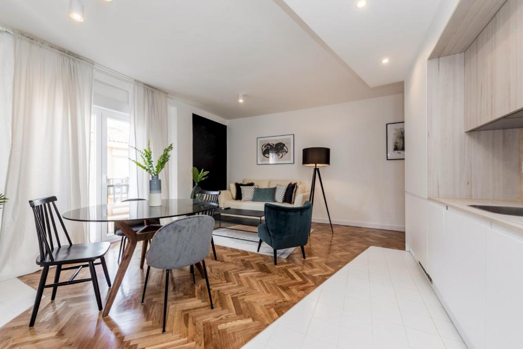 Modern Stylish - 1BD 1BTH - Opera - 3